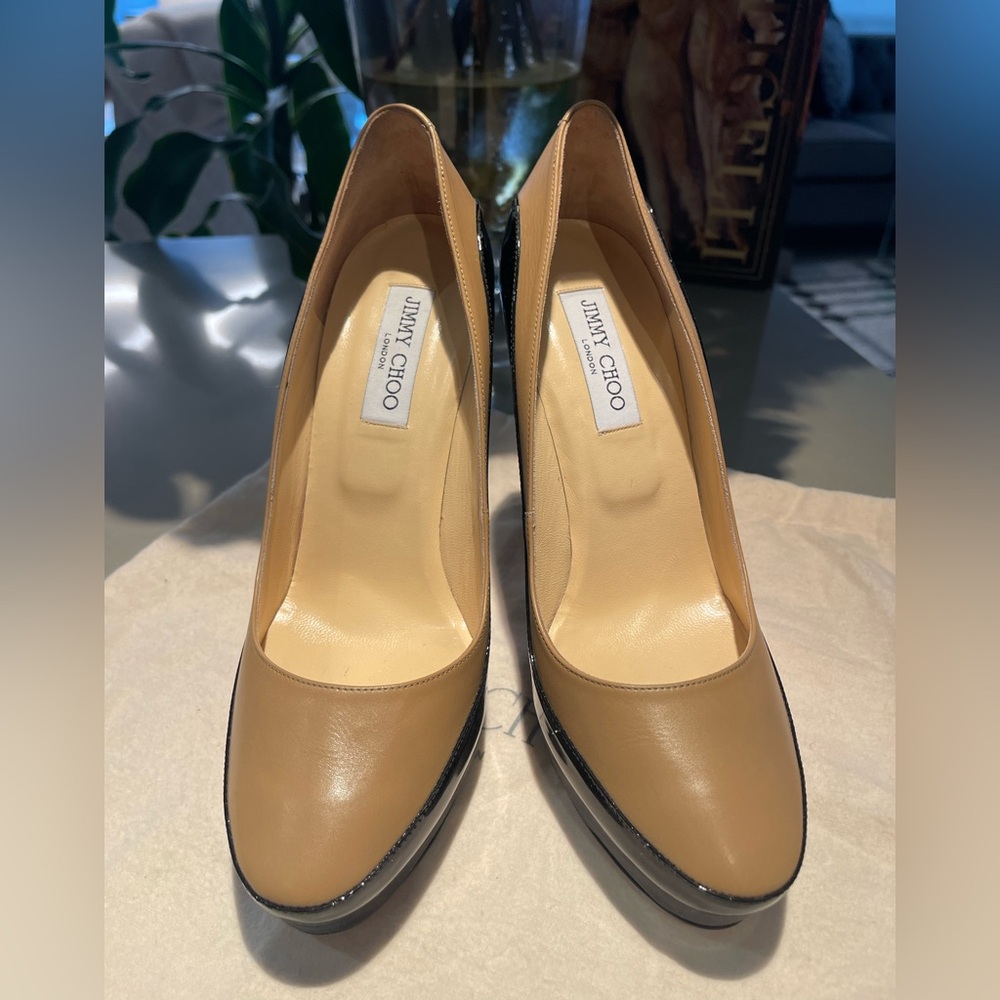 Jimmy Choo EU41 US10 Tan and black pumps